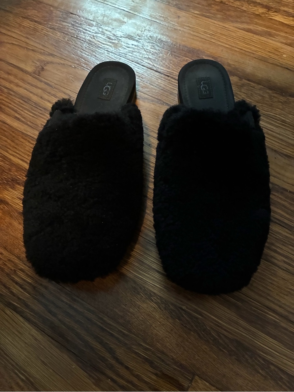UGG Janaya Cozy Black Mules, Size 7.